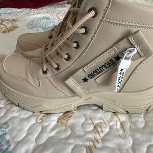 Beige High-Top Faux Fur Ligned